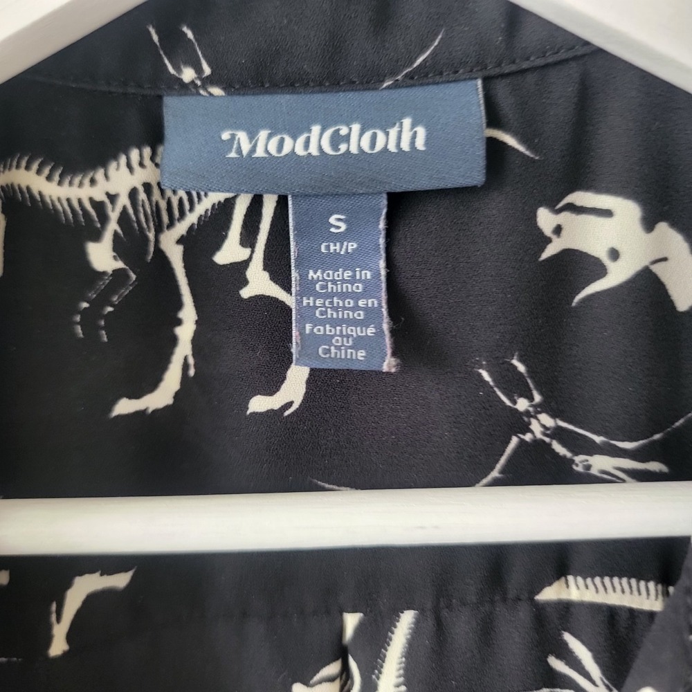 ModCloth women's dinosaur skeleton print top size s short-sleeve V-neck - Picture 6 of 7
